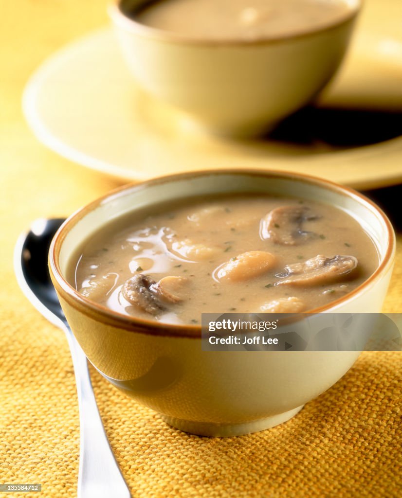 Mushroom and butter bean soup