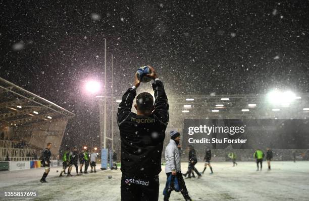 Falcons hooker George McGuigan practices his line out throwing in the snow before the Gallagher Premiership Rugby match between Newcastle Falcons and...