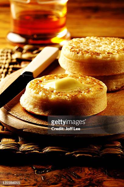 hot buttered crumpets - crumpet fotografías e imágenes de stock