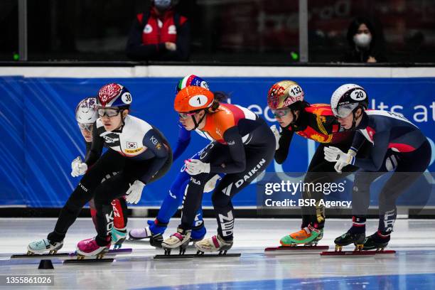Suzanne Schulting of Netherlands competing during the ISU World Cup Short Track Speed Skating Dordrecht at Optisport Sportboulevard on November 27,...
