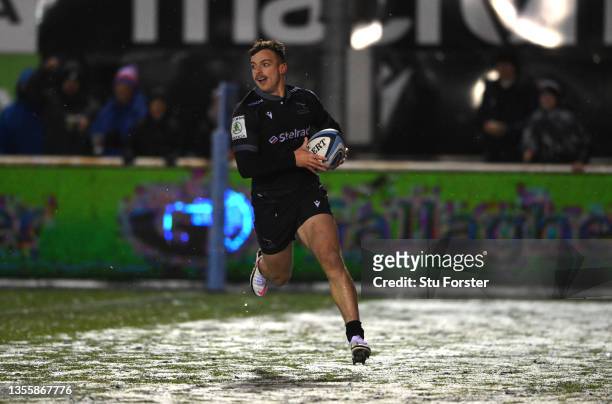 Falcons wing Adam Radwan races through to score the second Falcons try during the Gallagher Premiership Rugby match between Newcastle Falcons and...