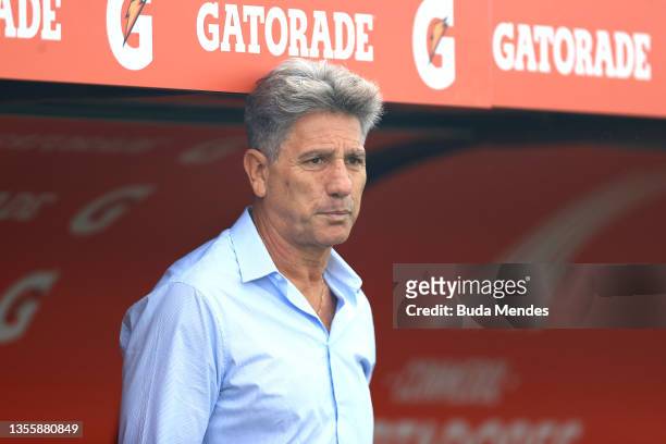 Renato Gaucho coach of Flamengo looks on during the final match of Copa CONMEBOL Libertadores 2021 between Palmeiras and Flamengo at Centenario...