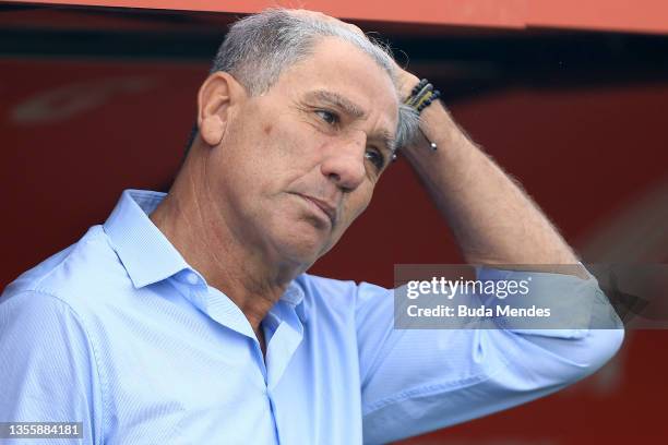 Renato Gaucho coach of Flamengo looks on during the final match of Copa CONMEBOL Libertadores 2021 between Palmeiras and Flamengo at Centenario...