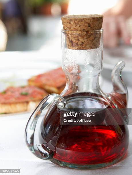 red wine vinegar - aceto foto e immagini stock