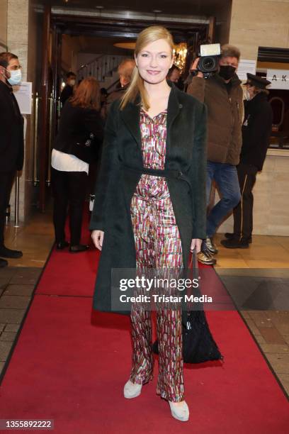 Johanna Christine Gehlen attends the Premiere Variet Show on November 25, 2021 in Hamburg, Germany.