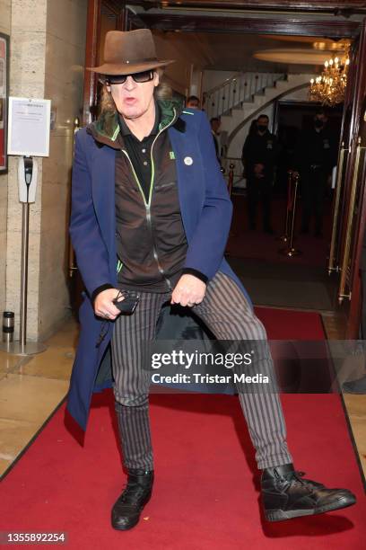 German singer Udo Lindenberg attends the Premiere Variet Show on November 25, 2021 in Hamburg, Germany.