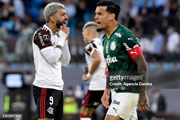 Gabriel Barbosa of Flamengo reacts after the second goal of Palmeiras in the first half of extra time during the final match of Copa CONMEBOL...