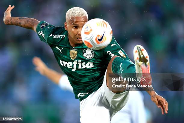 Deyverson of Palmeiras controls the ball in the second half of extra time during the final match of Copa CONMEBOL Libertadores 2021 between Palmeiras...