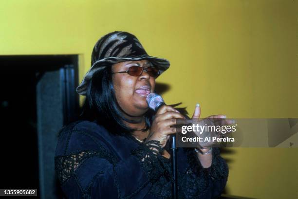 Gospel Music Singer Kim Burrell performs at B. Smith's Restaurant on March 10, 2001 in New York City.