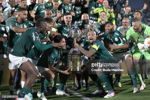 Felipe Melo and Gustavo Gomez of Palmeiras lifts the Champions Trophy of Copa CONMEBOL Libertadores after the final match of Copa CONMEBOL...