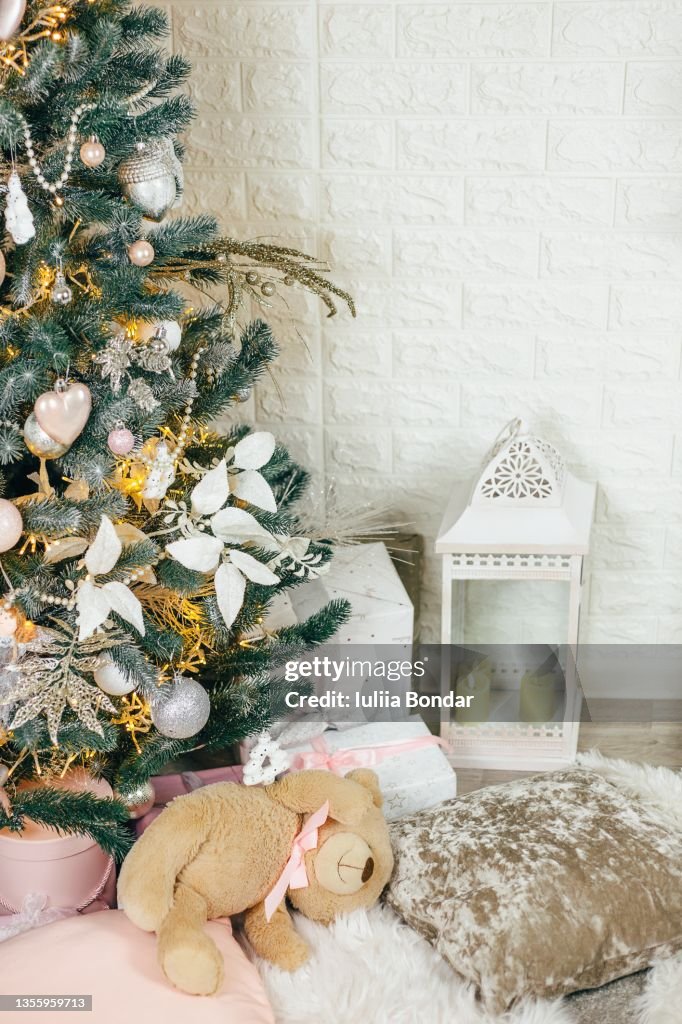 Christmas Tree At Home High-Res Stock Photo - Getty Images