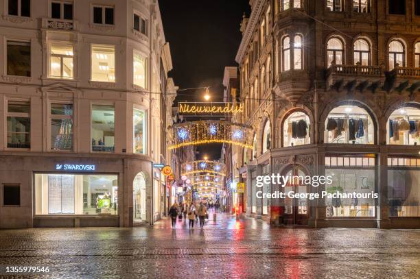 nieuwendijk  shopping street in amsterdam at night - nieuwendijk stock pictures, royalty-free photos & images
