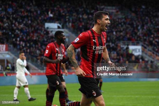 Alessio Romagnoli of AC Milan celebrates after scoring their side's first goal during the Serie A match between AC Milan and US Sassuolo at Stadio...