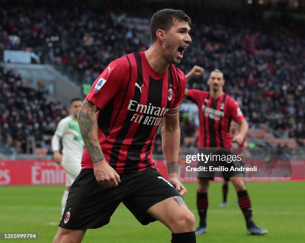 Alessio Romagnoli of AC Milan celebrates after scoring the opening goal during the Serie A match between AC Milan and US Sassuolo at Stadio Giuseppe...