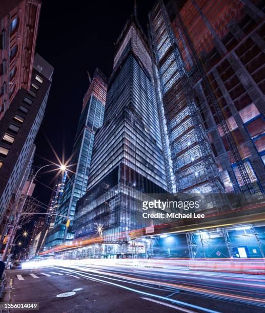 tenth avenue light trails and construction at hudson yards in new york - bright lights big city visions of new york at night stockfoto's en -beelden