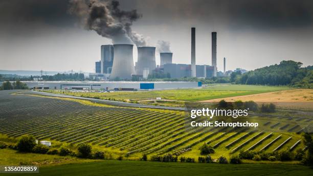 solar power station and coal fired power station  - aerial view - carbon neutrality stockfoto's en -beelden