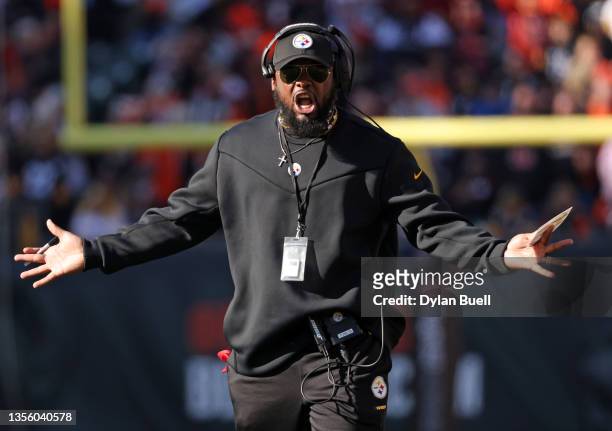 Head coach Mike Tomlin of the Pittsburgh Steelers reacts from the sideline during the second quarter against the Cincinnati Bengals at Paul Brown...