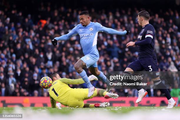 Gabriel Jesus of Manchester City clashes with Lukasz Fabianski of West Ham United as Aaron Cresswell of West Ham United looks on during the Premier...