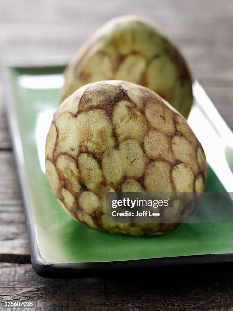 custard apple - cherimoya stock-fotos und bilder
