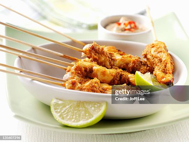 chicken satay - chicken satay stock-fotos und bilder