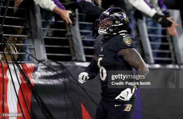 Patrick Queen of the Baltimore Ravens recovers a fumble in the second quarter during a game against the Cleveland Browns at M&T Bank Stadium on...