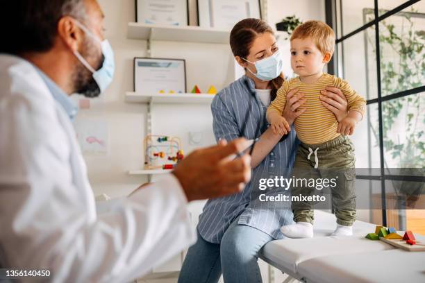 baby boy with mother visiting doctor for vaccine - doctor and baby stockfoto's en -beelden