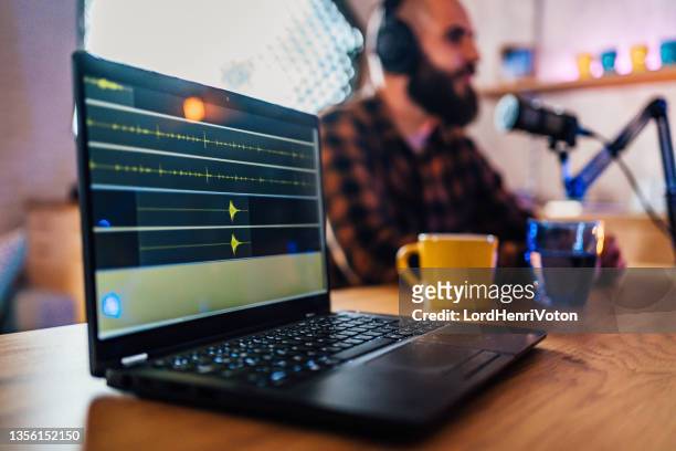 recording podcasts - content stock pictures, royalty-free photos & images