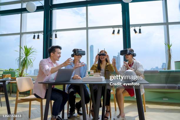 college students are working together. architecture and engineering project. - virtual reality simulator presentation stockfoto's en -beelden