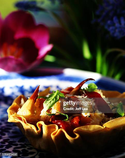 crab & basil tart - flan tart fotografías e imágenes de stock