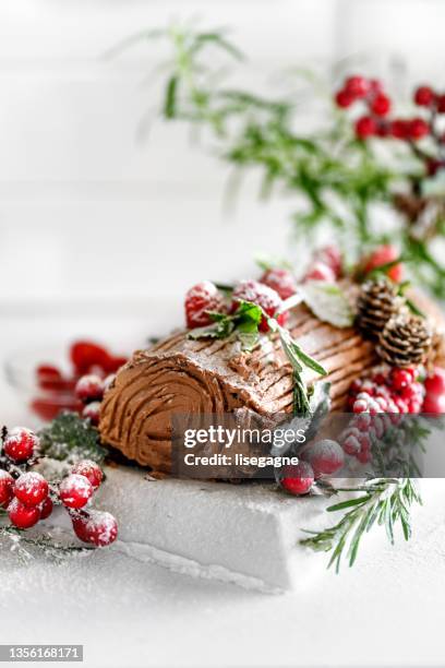 christmas log, buche de noel - healthy christmas snacks stock pictures, royalty-free photos & images