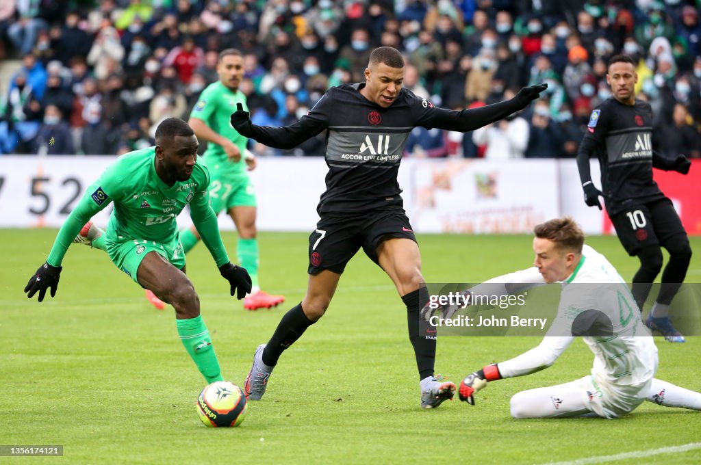 AS Saint-Etienne v Paris Saint-Germain - Ligue 1