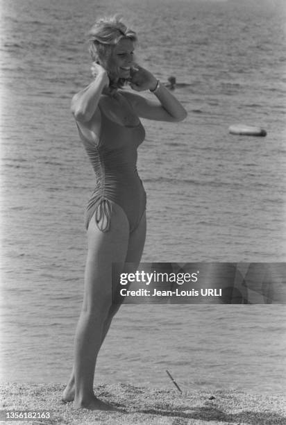 Actrice américain Cathy Lee Crosby à la plage lors d'un tournoi de tennis à Monte-Carlo le 7 juillet 1979, Monaco