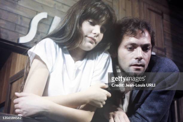 Ariel Besse et Patrick Dewaere pendant le tournage du film 'Beau-père', en 1981.