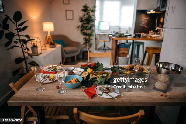 food and drinks on table at home - thanksgiving food stockfoto's en -beelden