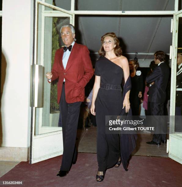 José Luis de Vilallonga et sa femme Syliane Stella lors du Festival de Cannes en mai 1975