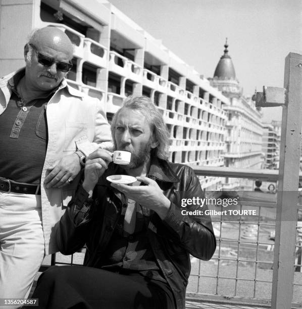 Donald Sutherland et John Schlesinger lors du Festival de Cannes en mai 1975