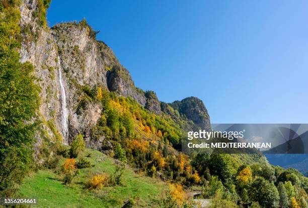 ordesa pyrenees in huesca autumn bujaruelo beech waterfall ordis - huesca province stock pictures, royalty-free photos & images