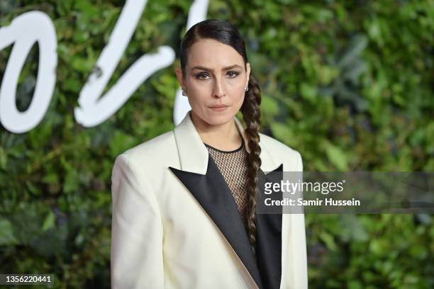 Noomi Rapaceattends The Fashion Awards 2021 at the Royal Albert Hall on November 29, 2021 in London, England.