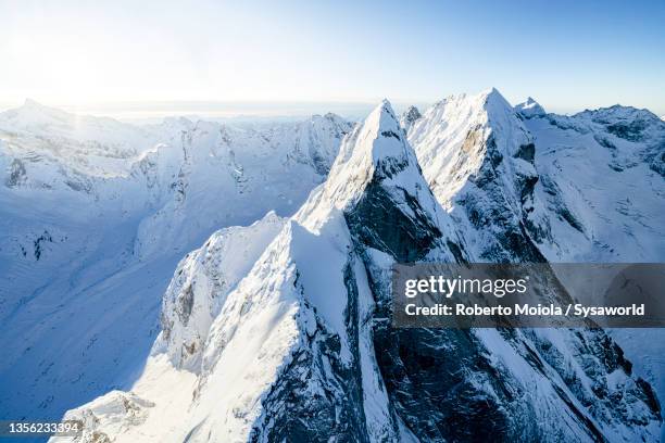 sciore mountains at sunrise in winter, switzerland - swiss alps - fotografias e filmes do acervo