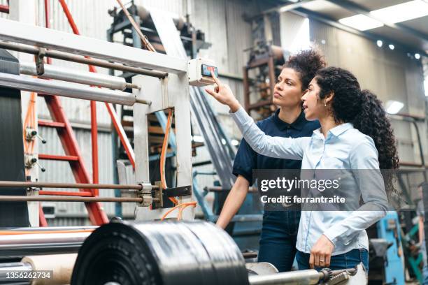 team meeting on the plastic recycling factory - plastic folie stockfoto's en -beelden