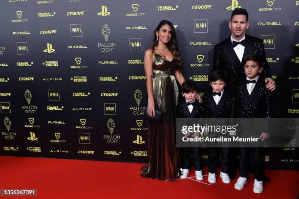 Lionel Messi , his wife Antonella Roccuzzo and their sons attend the Ballon D'Or photocall at Theatre du Chatelet on November 29, 2021 in Paris,...