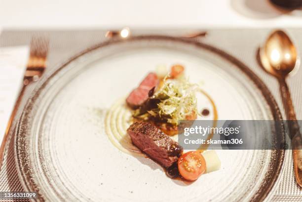 close up fine dining fusion foods for luxury fine dining course - französische küche stock-fotos und bilder