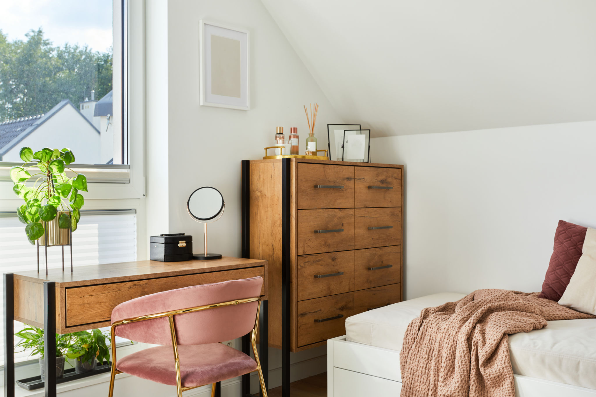 small bedroom storage