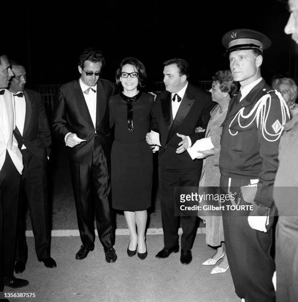 Michel Legrand et Nana Mouskouri lors du Festival de Cannes en mai 1964