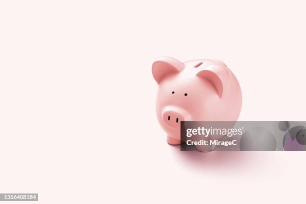 pink piggy bank - spaarpot financieel item stockfoto's en -beelden