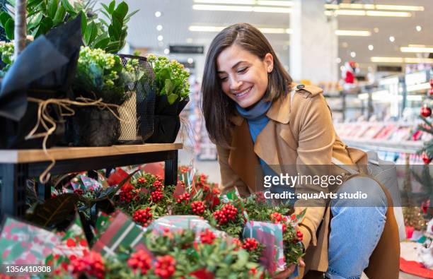 christmas shopping - choosing stock pictures, royalty-free photos & images