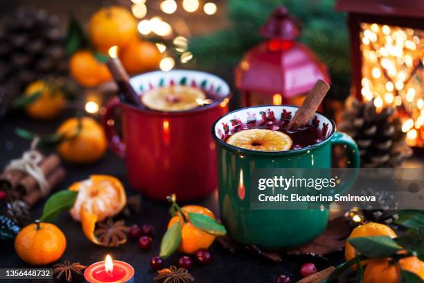 mulled wine in rustic ceramic mugs on holiday christmas background - glühwein stock-fotos und bilder