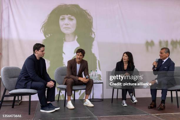 June 2023, Hesse, Frankfurt/M.: Dominik Elstner , son of Hannelore Elsner, Florian David Fitz, actor, Iris Berben, actress, and Michel Friedmann,...