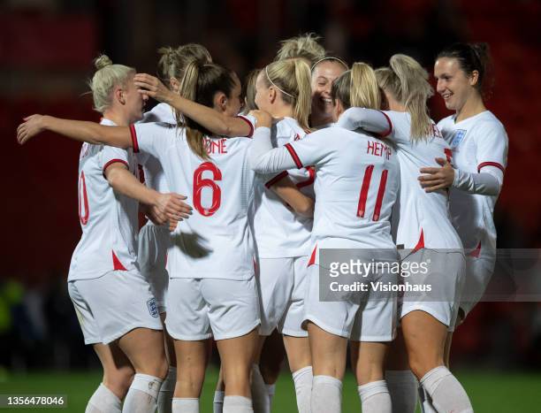 Beth Mead of England celebrates scoring their team's first goal with team mates Bethany England, Ellen White, Ella Toone, Millie Bright, Keira Walsh,...