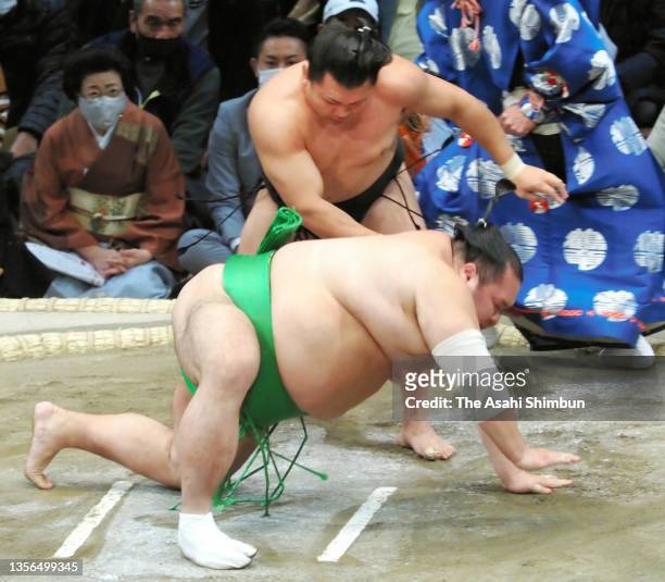 Terutsuyoshi throws Chiyomaru to win on day ten of the Grand Sumo Kyushu Tournament at the Fukuoka Convention Center on November 23, 2021 in Fukuoka,...